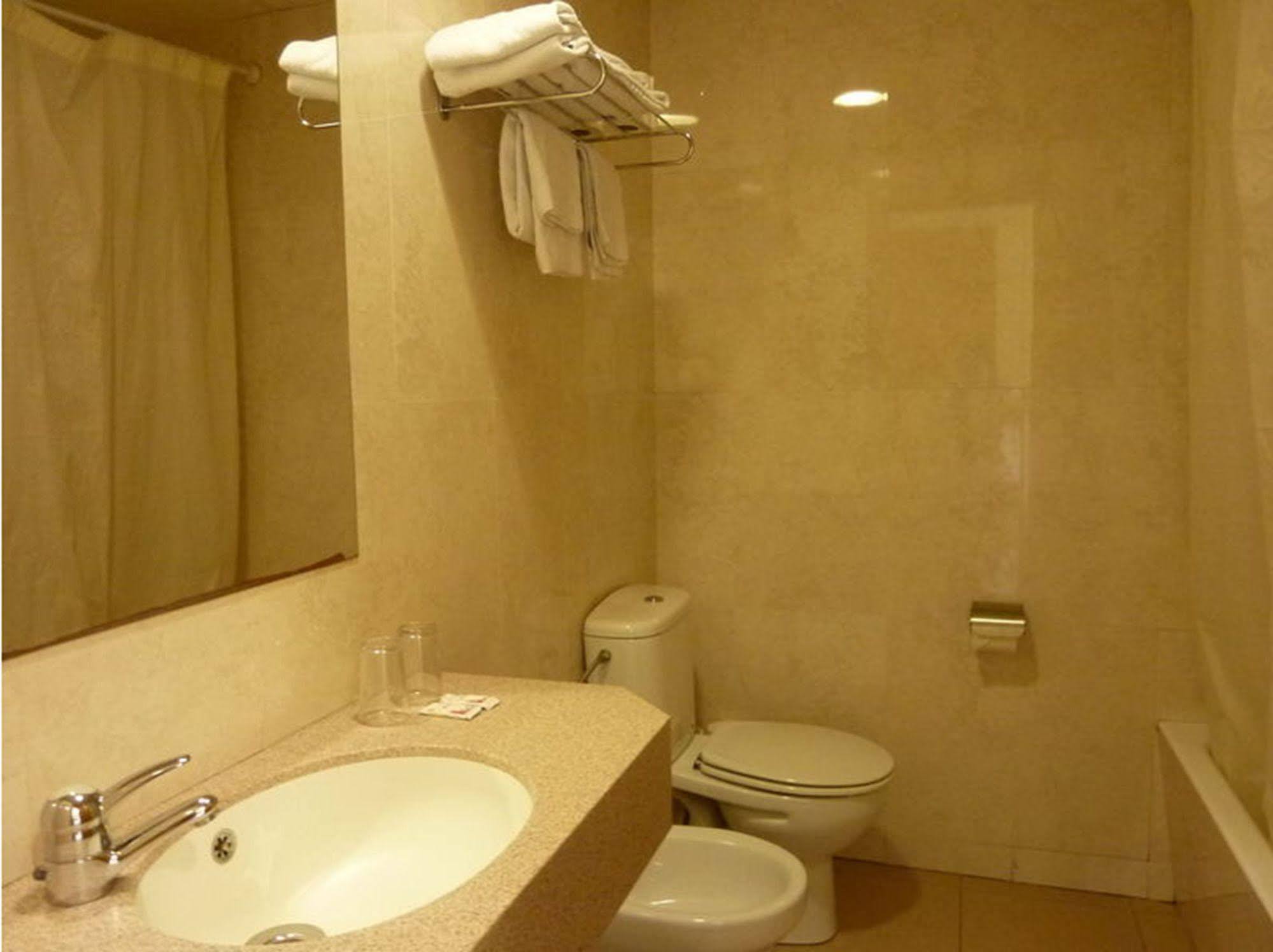 Roma Reial Hotel Barcelona Exterior foto